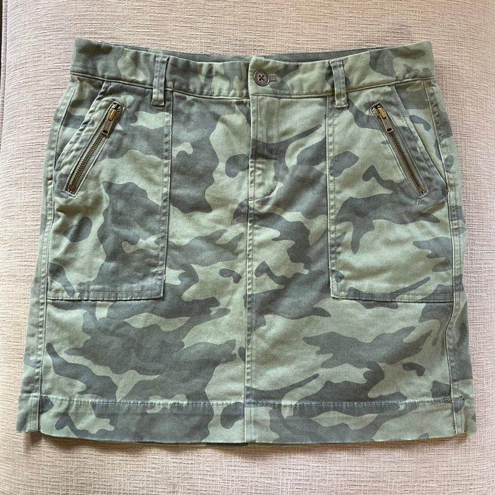 Old Navy Camo Skirt - Mini with Zipper Front Pockets - Size L - Camouflage Color